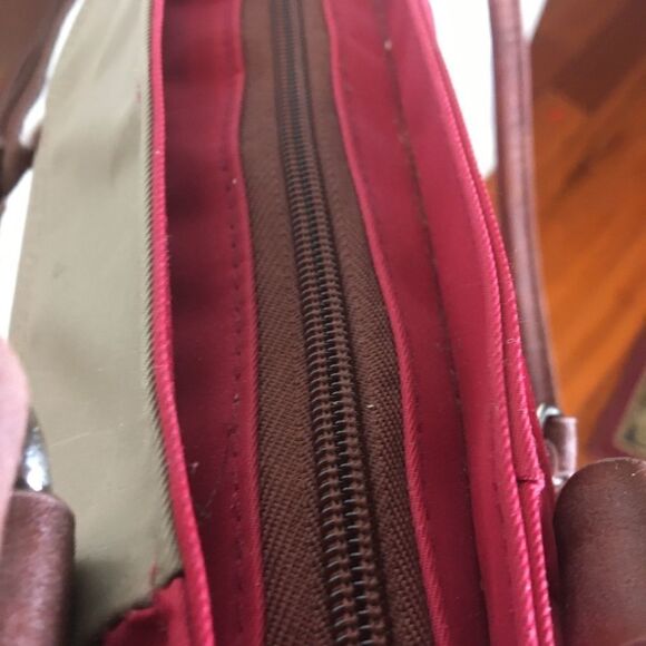 Kim Rogers sholder bag practical and elegant. - Picture 6 of 8